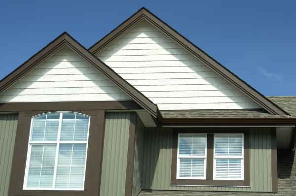 Cost of Vertical Vinyl Siding Repair in Encinitas